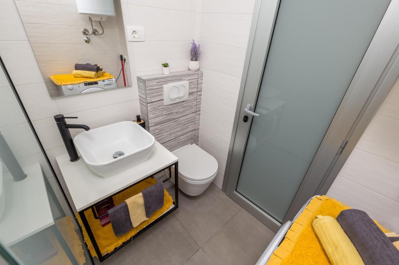 Sunny Studio Apartment With Balcony Rijeka Exterior foto